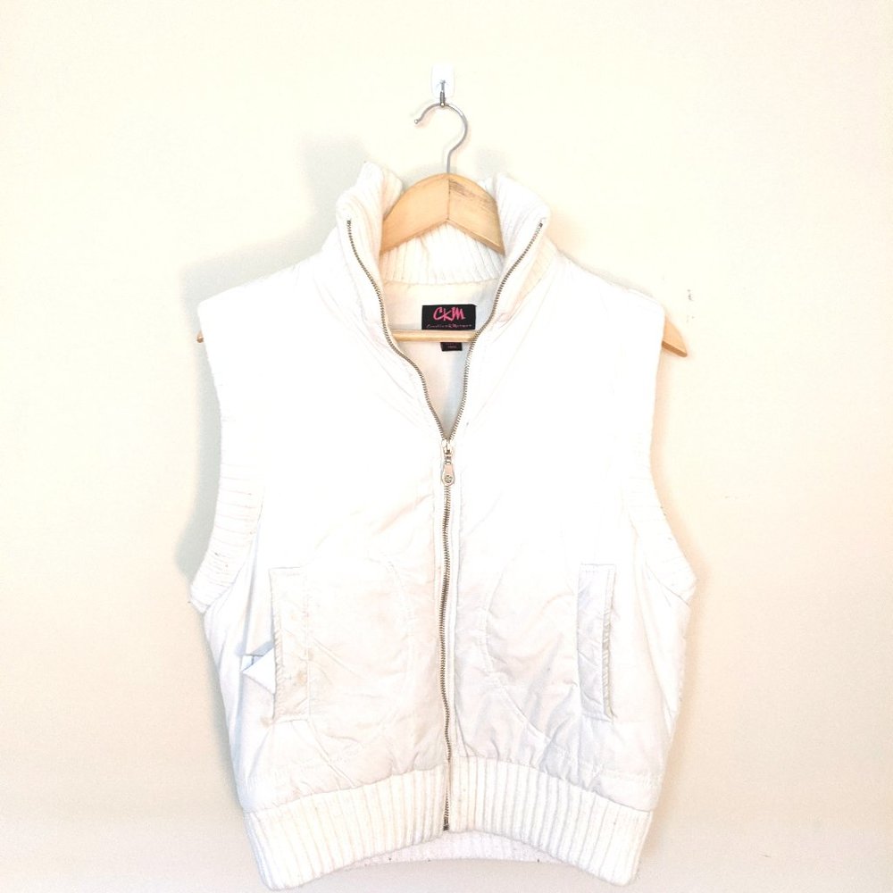 White sleeveless puffer jacket